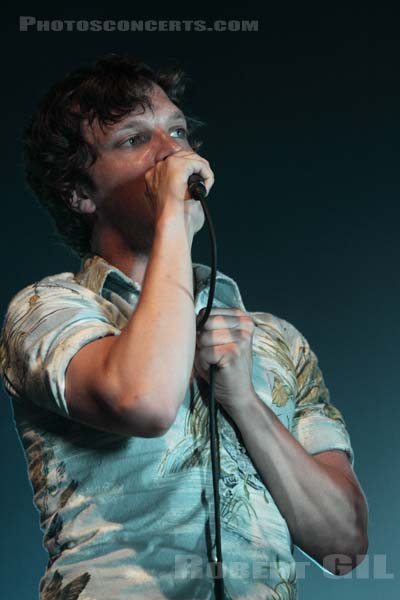 FRIENDLY FIRES - 2009-06-27 - PARIS - Hippodrome de Longchamp - 